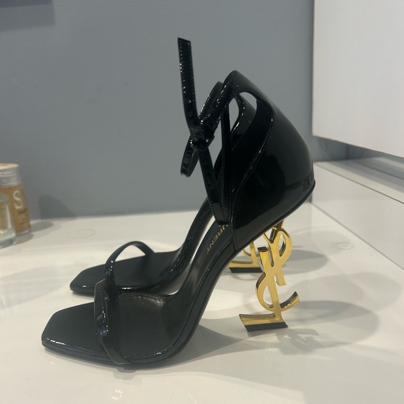 SAINT LAURENT
Opyum 85 patent-leather sandals. - Picture 3 of 6